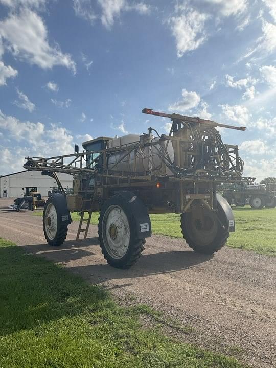 Image of Ag-Chem RoGator 1074 equipment image 3