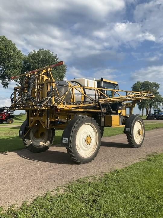 Image of Ag-Chem RoGator 1074 equipment image 4