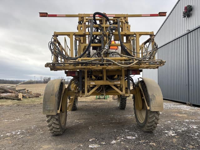 Image of Ag-Chem RoGator 1074 equipment image 4
