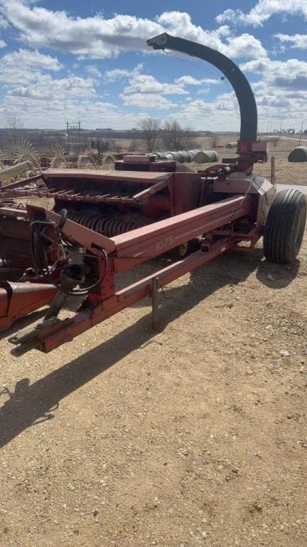 Gehl 1075 Equipment Image0