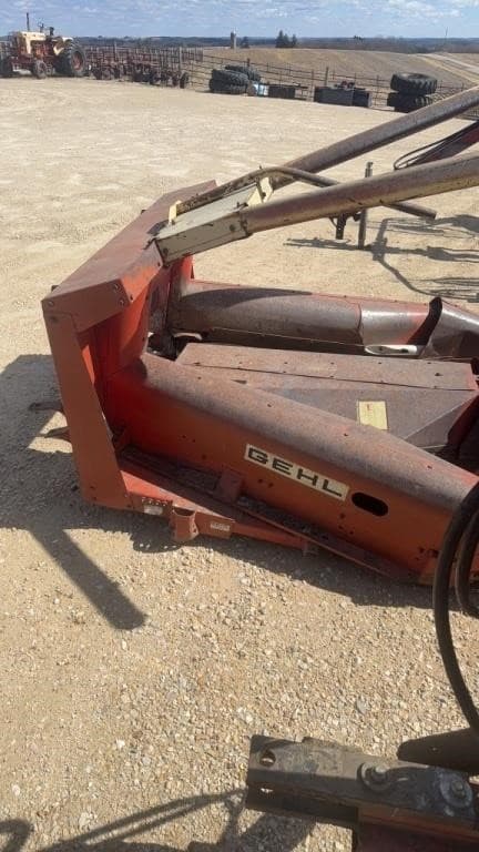 Image of Gehl 1075 equipment image 2