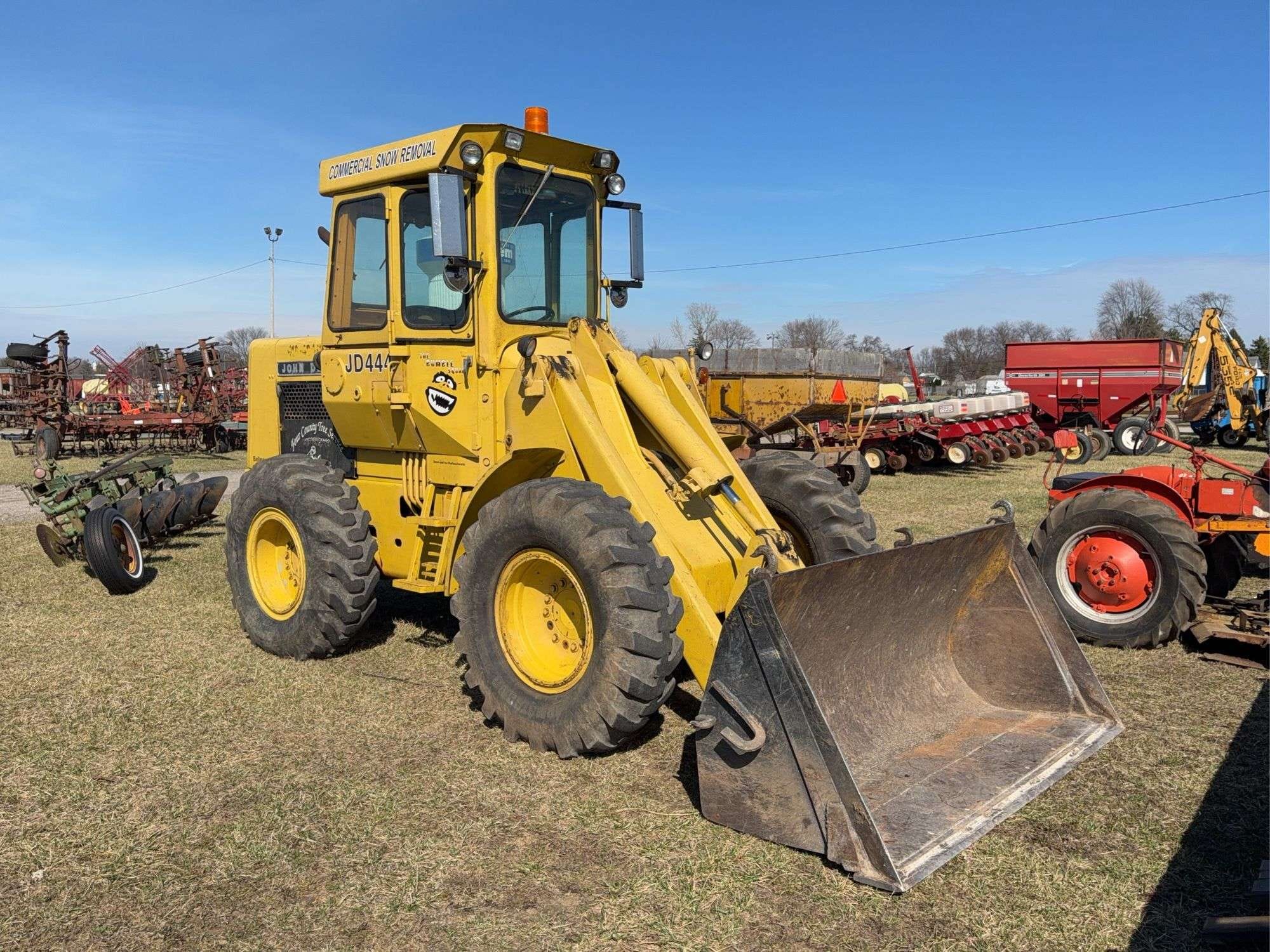John Deere 444 Equipment Image0