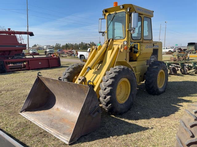Image of John Deere 444 equipment image 1
