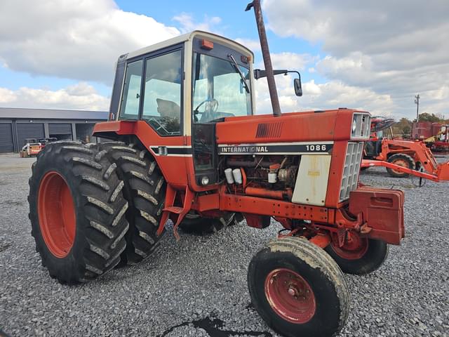 Image of International Harvester 1086 equipment image 2