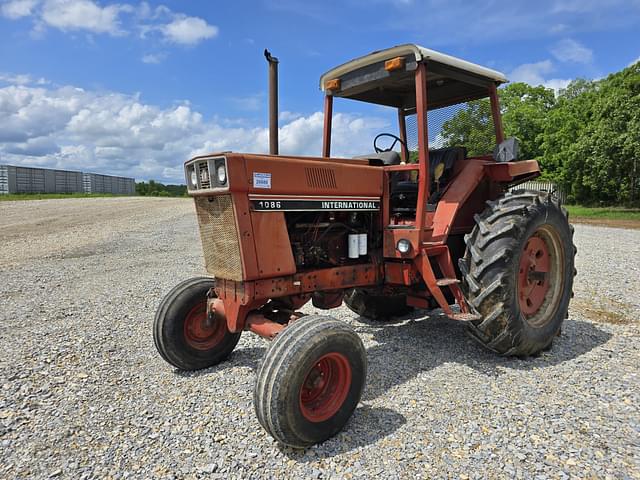 Image of International Harvester 1086 equipment image 2
