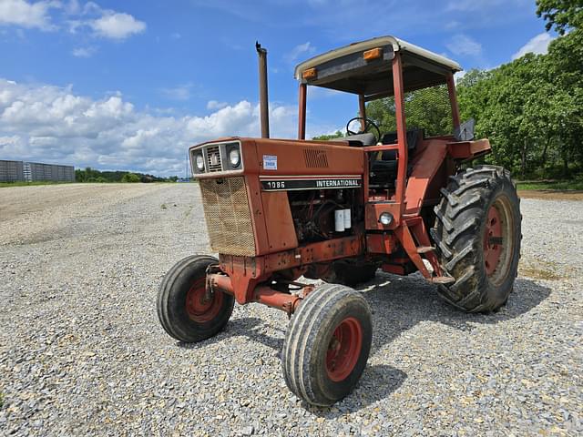 Image of International Harvester 1086 equipment image 1