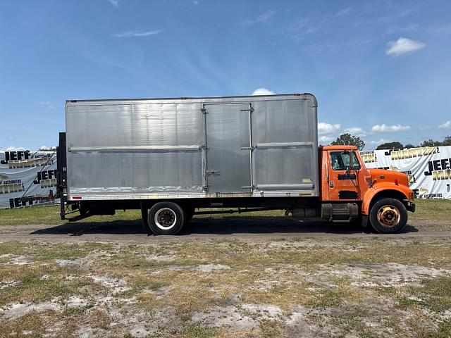 Image of International 4700 equipment image 3