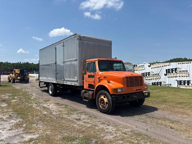 Image of International 4700 equipment image 2