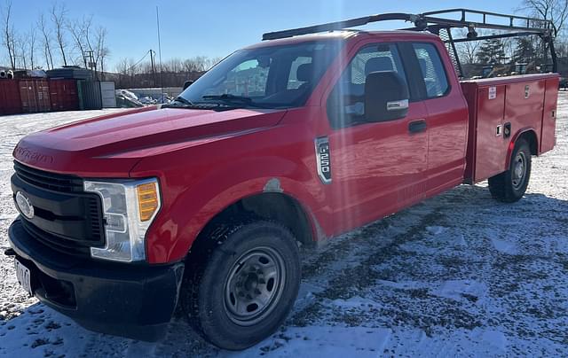 Image of Ford F-250 equipment image 2