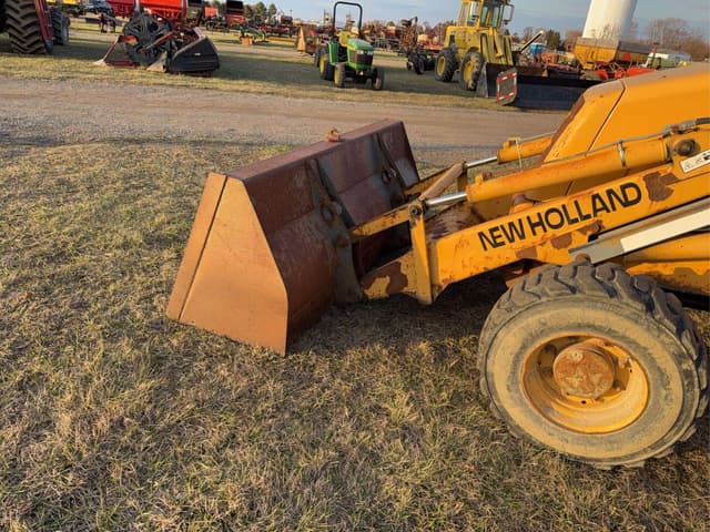 Image of Ford 555E equipment image 4