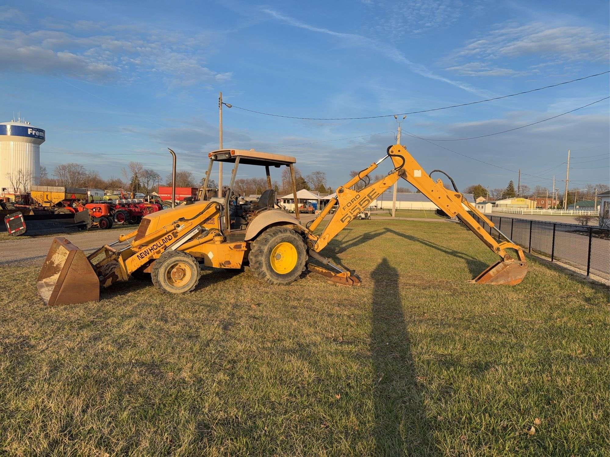 Ford 555E Equipment Image0