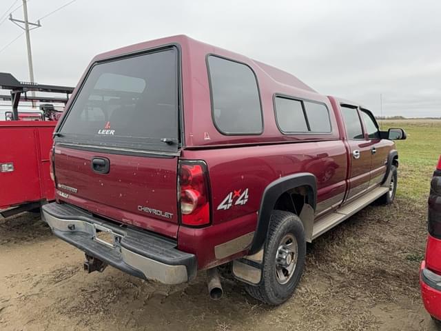 Image of Chevrolet 2500HD equipment image 3