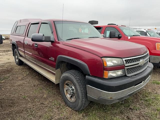 Image of Chevrolet 2500HD equipment image 4