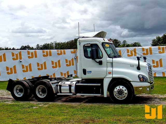 Image of Freightliner Cascadia equipment image 4