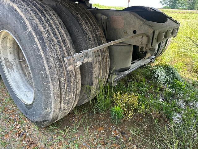 Image of Volvo VNM equipment image 4