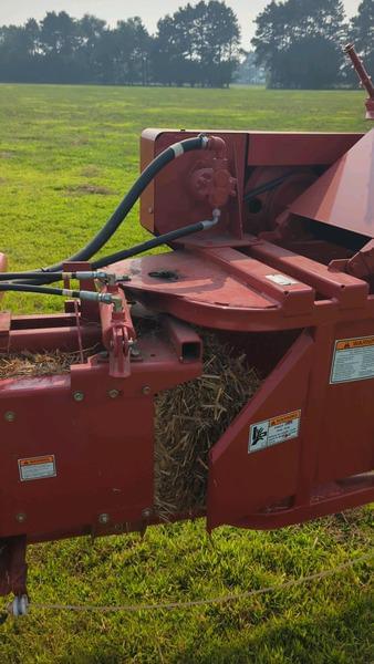 Image of New Holland 575 equipment image 4