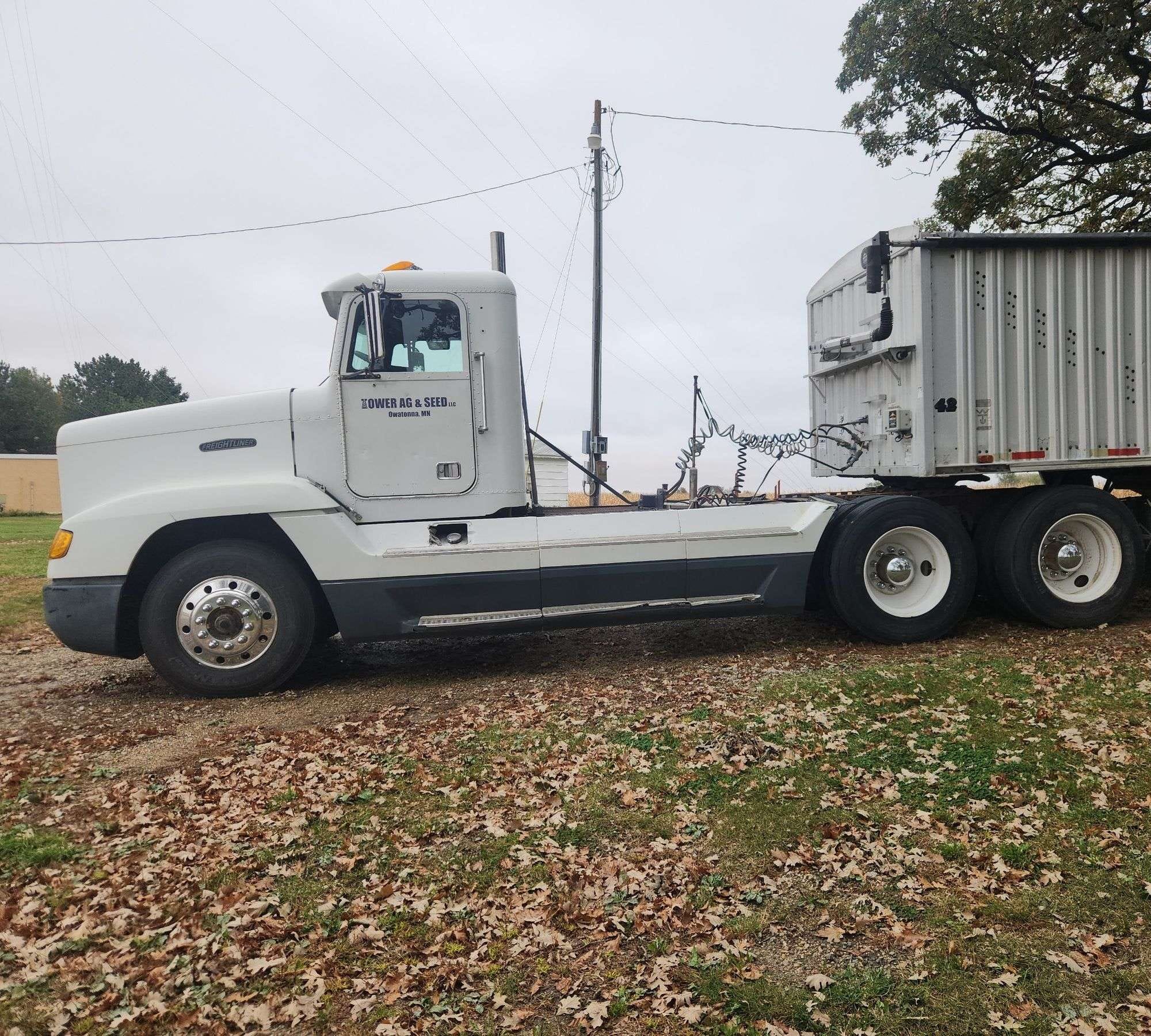 1989 Freightliner FLD120 Equipment Image0