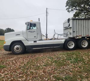 1989 Freightliner FLD120 Image