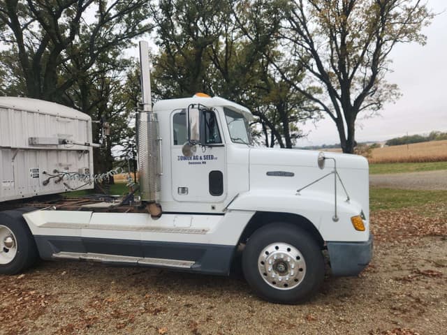 Image of Freightliner FLD120 equipment image 1