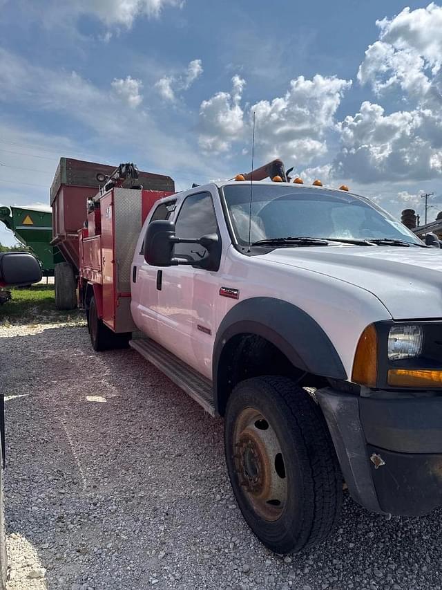 Image of Ford F-550 equipment image 2