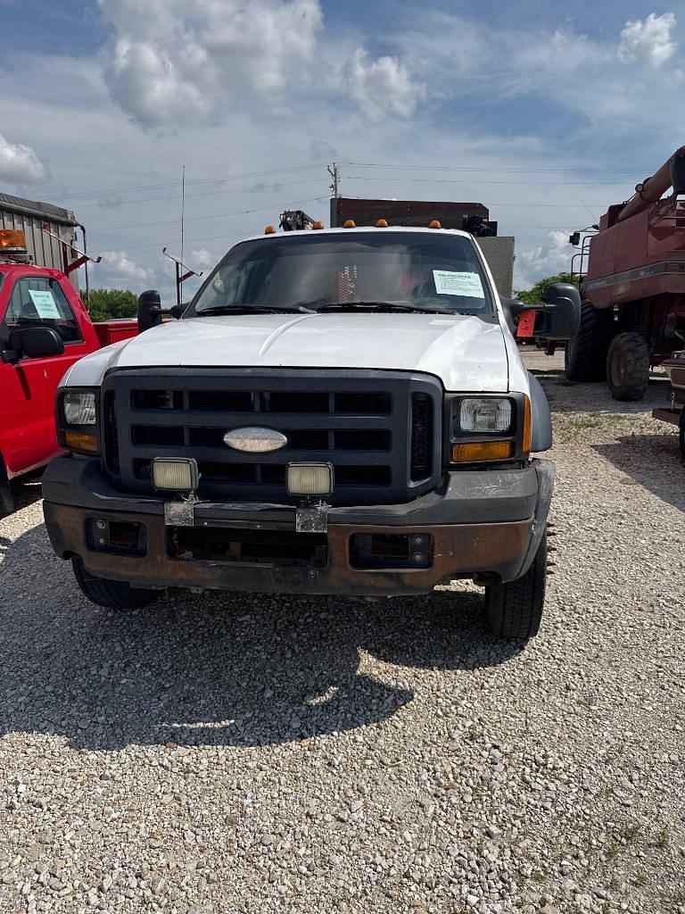 Image of Ford F-550 Primary image