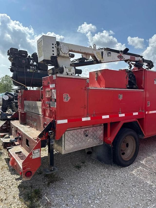 Image of Ford F-550 equipment image 3