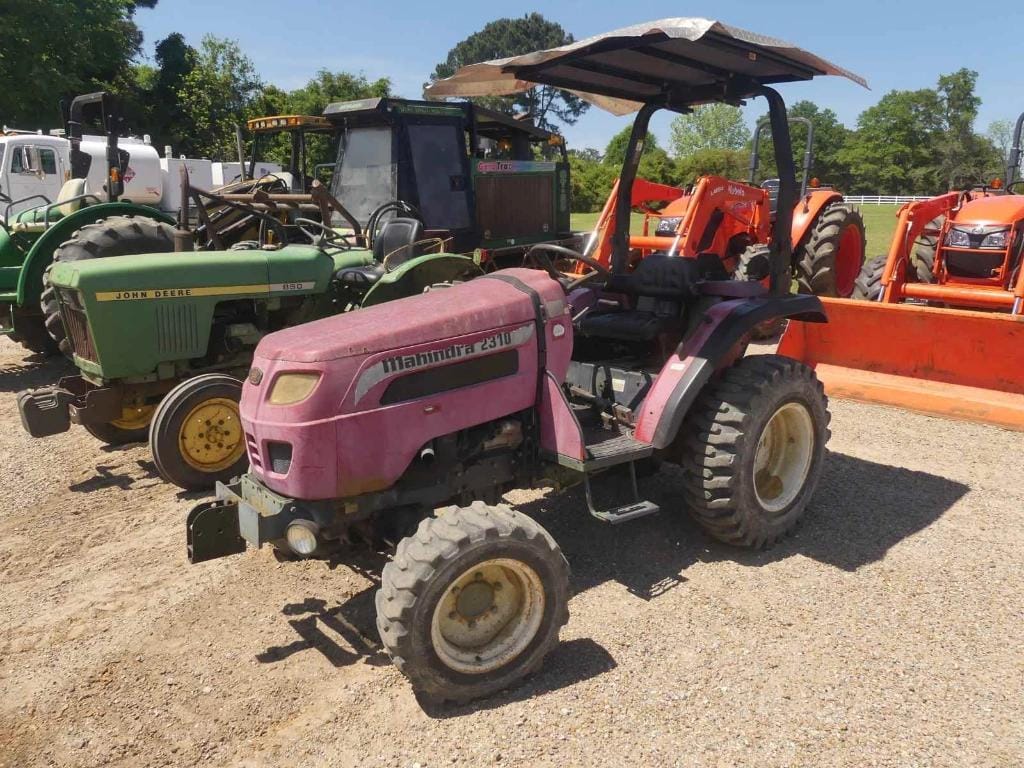 Mahindra 2310 Equipment Image0