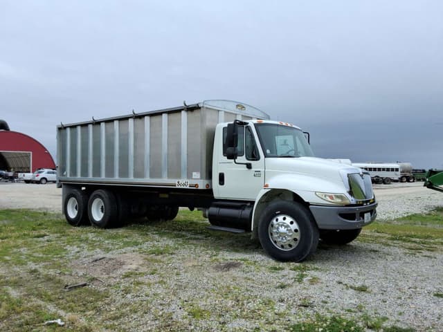 Image of International 4400 equipment image 3