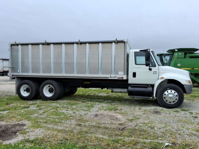 Image of International 4400 equipment image 4