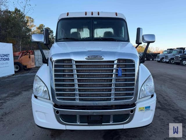 Image of Freightliner Cascadia 125 equipment image 1