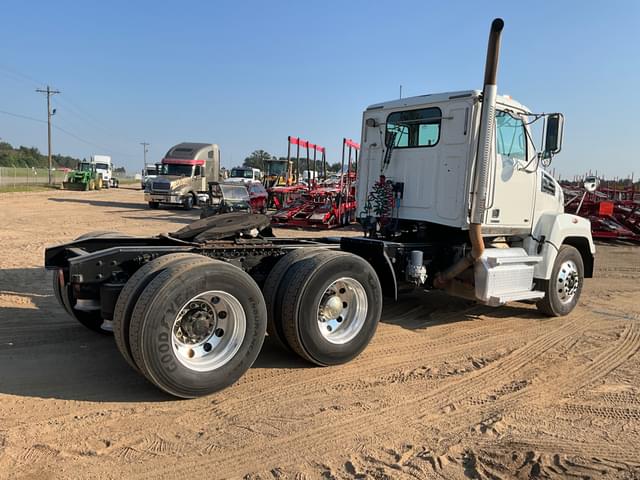 Image of Western Star 4700SF equipment image 4