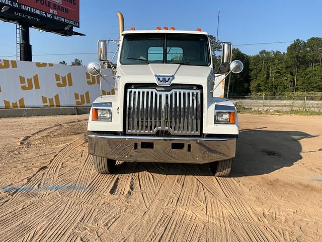 Image of Western Star 4700SF equipment image 1