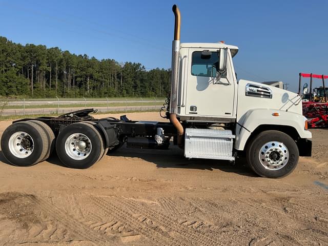 Image of Western Star 4700SF equipment image 3