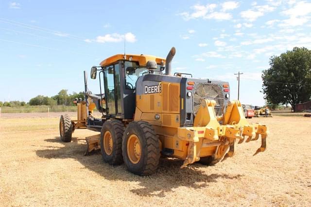 Image of John Deere 672G equipment image 3