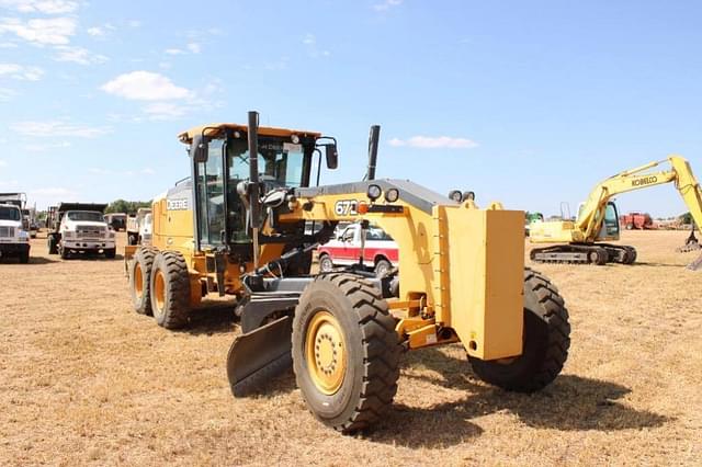 Image of John Deere 672G equipment image 1