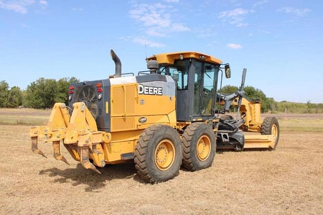 Image of John Deere 672G equipment image 2