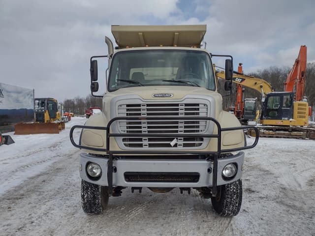 Image of Freightliner M2 112 equipment image 2