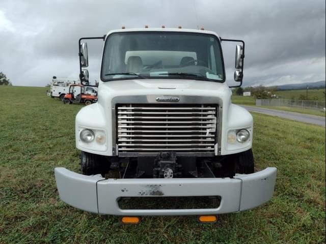 Image of Freightliner M2 equipment image 1