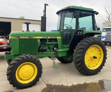 Main image John Deere 4240
