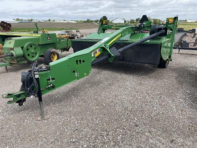 Image of John Deere 635 equipment image 1