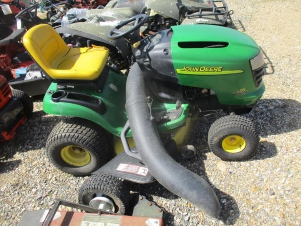 Image of John Deere L118 Image 0