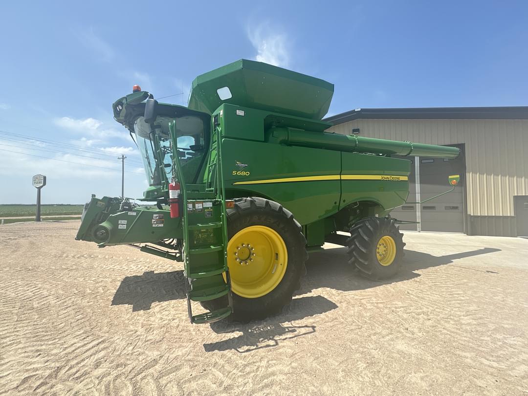 Image of John Deere S680 Primary image
