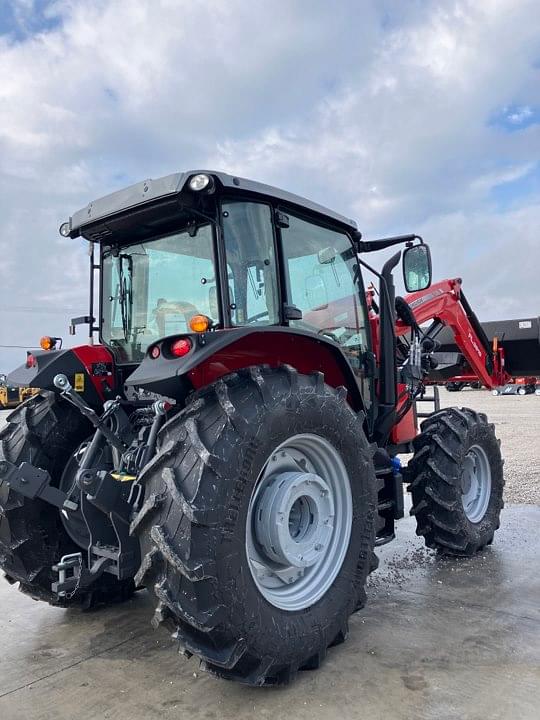 Image of Massey Ferguson 5711 equipment image 2