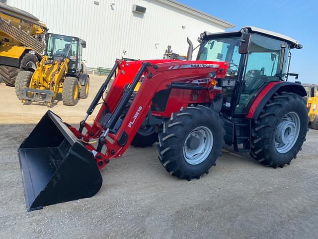 Image of Massey Ferguson 5711 equipment image 2