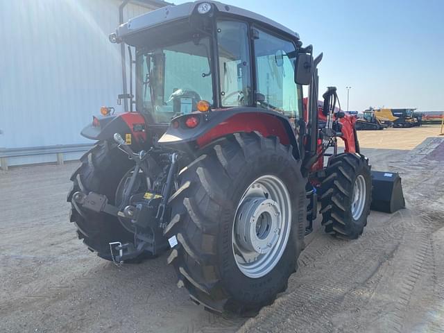 Image of Massey Ferguson 5711 equipment image 4