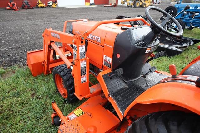 Image of Kubota B7800 equipment image 3