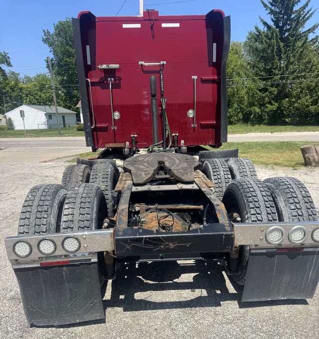 Image of Peterbilt 386 equipment image 3