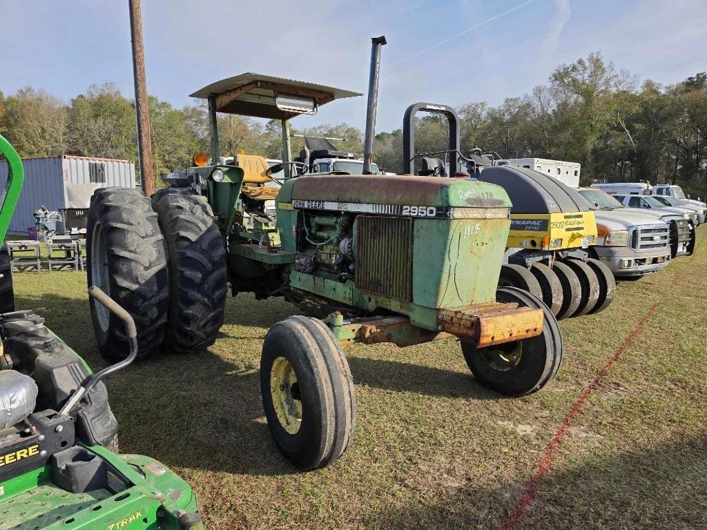John Deere 2950 Equipment Image0