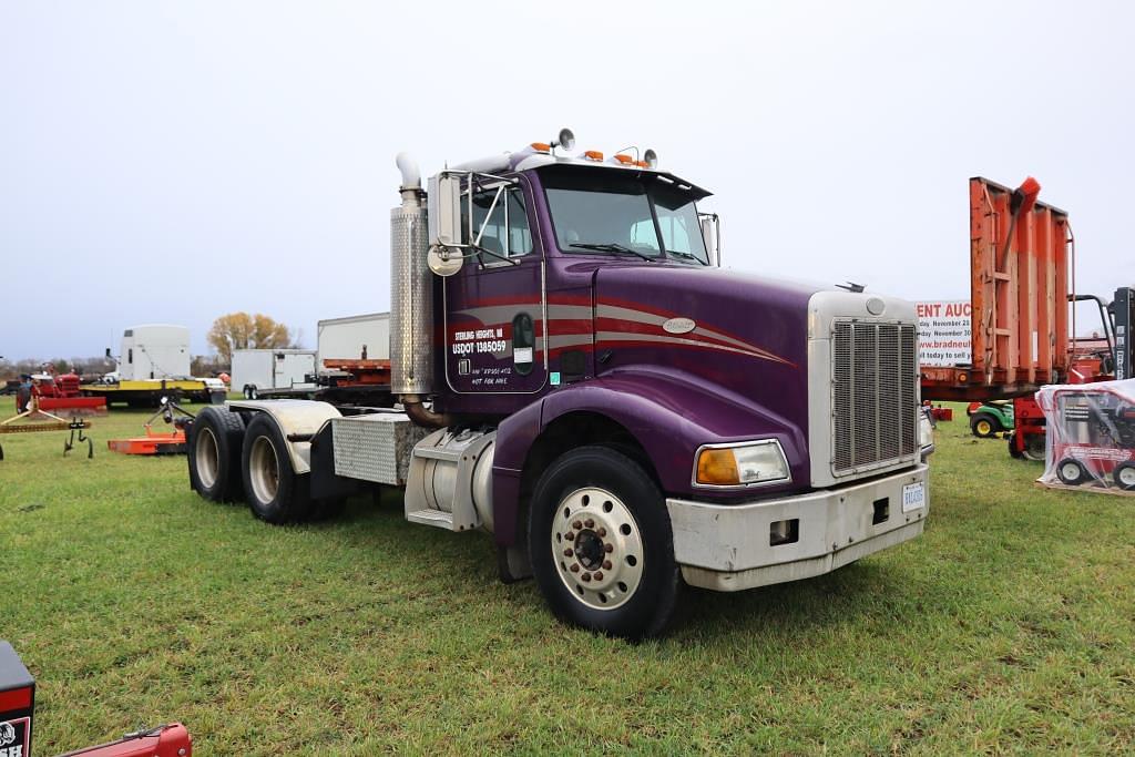 Image of Peterbilt 385 Primary image