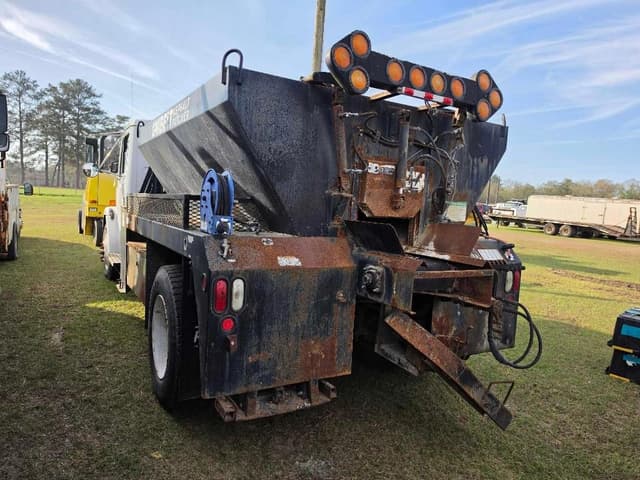 Image of Freightliner FL70 equipment image 2